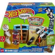 Hot Wheels Skate Stadium Playset Designed with Tony Hawk, 1 Exclusive Fingerboard & Pair of Skate Shoes, Plus Storage