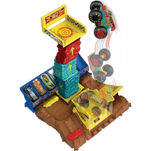  Hot Wheels Monster Trucks Arena Smashers Demo Derby Car Jump Challenge, Demo Derby Toy Truck in 1:64 Scale & 2 Crushable Cars
