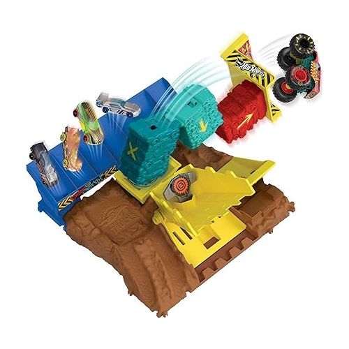  Hot Wheels Monster Trucks Arena Smashers Demo Derby Car Jump Challenge, Demo Derby Toy Truck in 1:64 Scale & 2 Crushable Cars