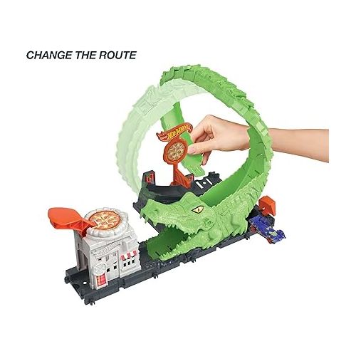  Hot Wheels Toy Car Track Set Gator Loop Attack Playset in Pizza Place with 1:64 Scale Car, Connects to Other Sets