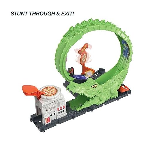  Hot Wheels Toy Car Track Set Gator Loop Attack Playset in Pizza Place with 1:64 Scale Car, Connects to Other Sets