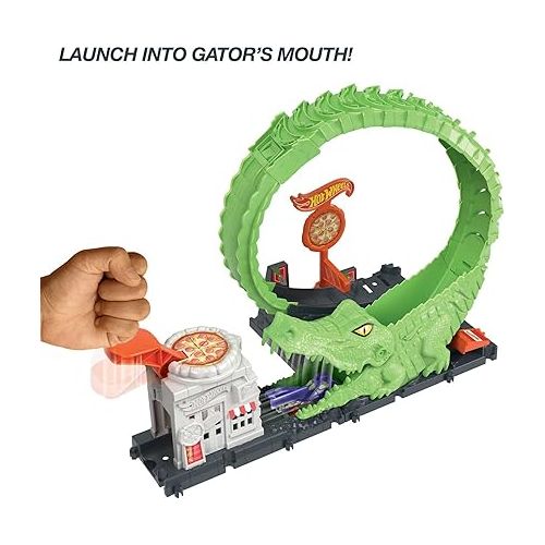  Hot Wheels Toy Car Track Set Gator Loop Attack Playset in Pizza Place with 1:64 Scale Car, Connects to Other Sets