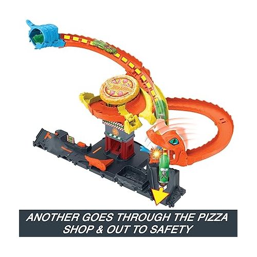  Hot Wheels City Toy Car Track Set, Pizza Slam Cobra Attack, Snake Tail Spiral Track with Randomizer, 1 Vehicle in 1:64 Scale