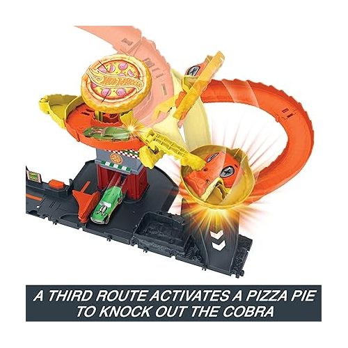  Hot Wheels City Toy Car Track Set, Pizza Slam Cobra Attack, Snake Tail Spiral Track with Randomizer, 1 Vehicle in 1:64 Scale