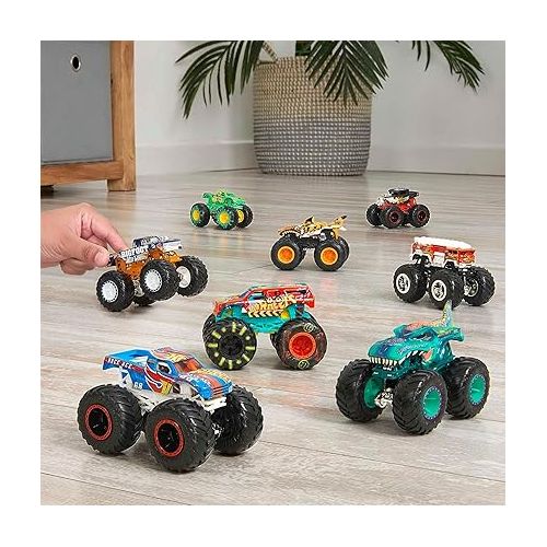  Hot Wheels Monster Trucks Live 8-Pack, Multipack of 1:64 Scale Toy Monster Trucks, Characters from The Live Show, Smashing & Crashing Trucks, Toy for Kids 3 Years Old & Up