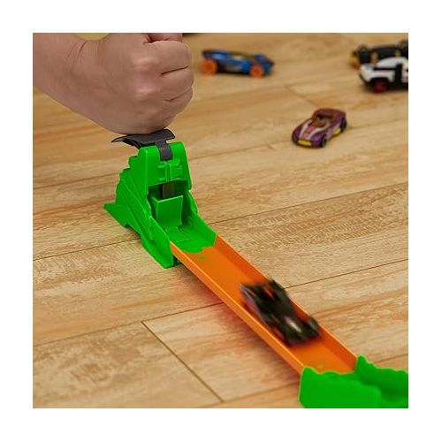  Hot Wheels Toy Car Track Set, Track Builder Toxic Super Jump Playset with 1:64 Scale Vehicle & 10 Component Parts in Modular Storage Box