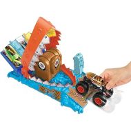 Hot Wheels Monster Trucks Arena Smashers Treasure Chomp Challenge Playset with 1:64 Scale Tiger Shark Toy Monster Truck & 1 Crushed Car