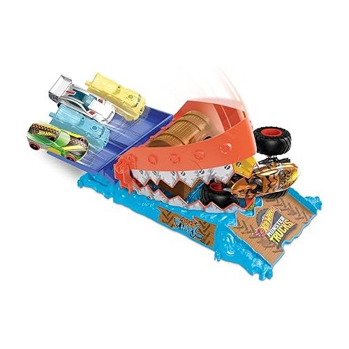  Hot Wheels Monster Trucks Arena Smashers Treasure Chomp Challenge Playset with 1:64 Scale Tiger Shark Toy Monster Truck & 1 Crushed Car