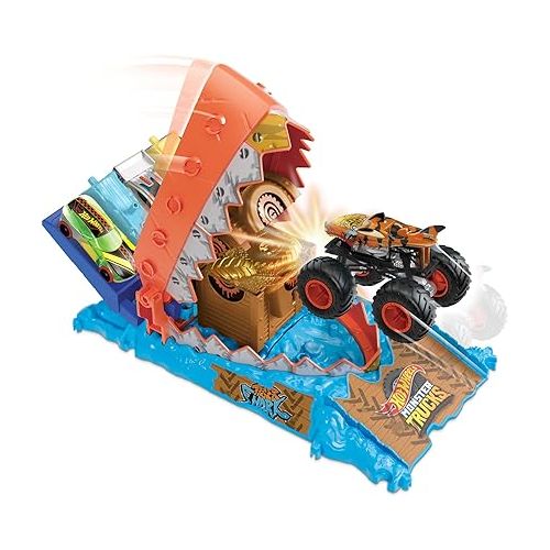  Hot Wheels Monster Trucks Arena Smashers Treasure Chomp Challenge Playset with 1:64 Scale Tiger Shark Toy Monster Truck & 1 Crushed Car