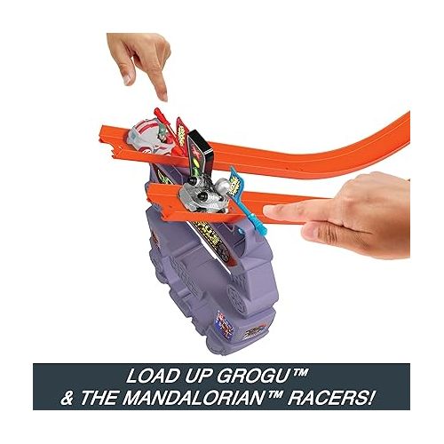  Hot Wheels Star Wars RacerVerse Toy Car Track Set & 2 Die-Cast Racers Inspired by Star Wars: Grogu and The Mandalorian