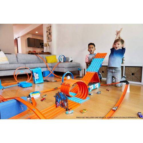  Hot Wheels Race Crate with 3 Stunts in 1 Set Portable Easy Storage Ages 6 to 10