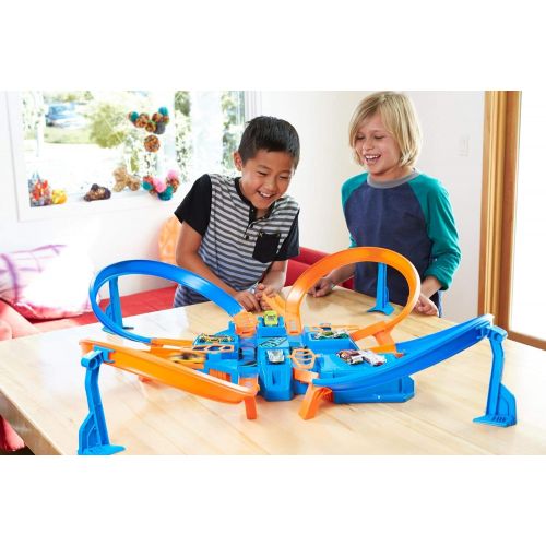  Hot Wheels Criss Cross Crash Track Set (Amazon Exclusive)