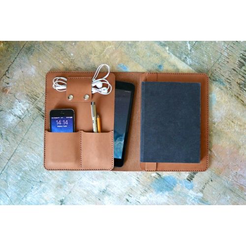  INSIDEgift iPad mini leather folio. iPad and document organizer. Personalized iPad case. Light brown color.