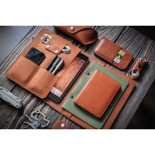  INSIDEgift iPad mini leather folio. iPad and document organizer. Personalized iPad case. Light brown color.