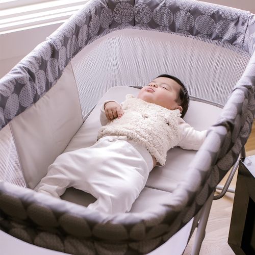 인제뉴어티 Ingenuity Baby Portable Foldaway Rocking Bassinet in Classic Crosby