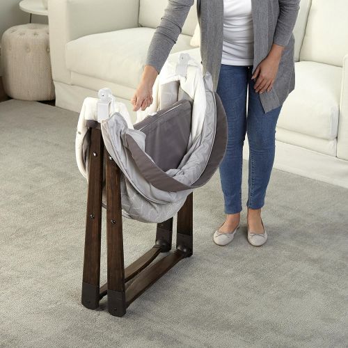 인제뉴어티 Ingenuity Foldaway Rocking Wood Bassinet - Carrington