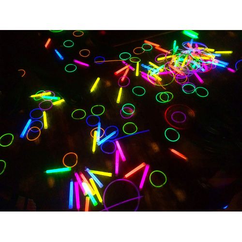  Instecho instecho glow Glow Stick, (300 Pcs Total) 5 Color & Connectors For Bracelets Necklaces, Toys Light Up In The Dark Stick for Party Birthday Halloween Gift, Colorful, 300-PCS