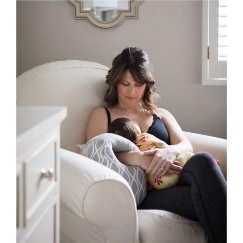  [아마존베스트]Itzy Ritzy Infant Nursing Pillow - Milk Boss Breastfeeding and Bottle Feeding Pillow and Positioner  Rotates Around Arm to Offer a Custom Fit and Relieve Arm Strain, Platinum Heli