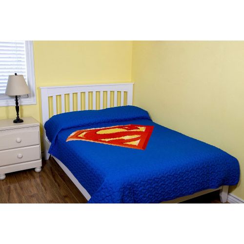  JPI Quilted Bedspreads All-Season Reversible Cooling Blanket - Superman Shield - Twin Bed 86x 68 - Compliments Bed Sheet Set, Bed Skirt, Quilts Queen Size, Queen Bed Set, King Size