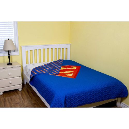  JPI Quilted Bedspreads All-Season Reversible Cooling Blanket - Superman Shield - Twin Bed 86x 68 - Compliments Bed Sheet Set, Bed Skirt, Quilts Queen Size, Queen Bed Set, King Size