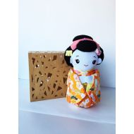 Japanmomijidesigns Japanese geisha doll in a Japanese Kimono, fabric kokeshi doll, chirimen doll miniature doll, Staffed doll, Japanese yukata, daruma doll