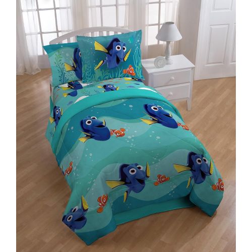  Jay Franco Disney Pixar Finding Dory Stingray Twin Comforter - Super Soft Kids Reversible Bedding features Dory and Nemo - Fade Resistant Polyester Microfiber Fill (Official Disney Pixar Prod
