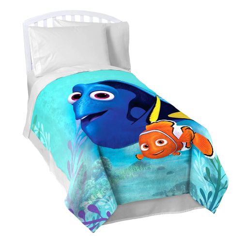  Jay Franco Disney/Pixar Finding Dory Stingray Friends Plush Twin Blanket, 62 x 90