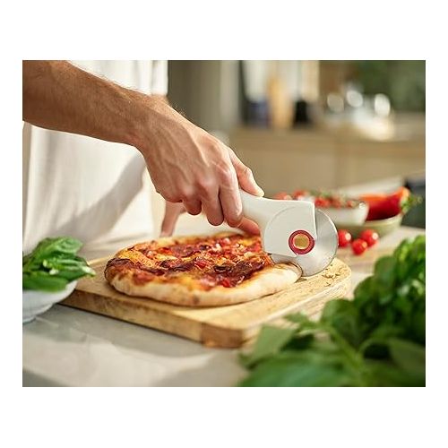 조셉조셉 Joseph Joseph Ringo Easy Clean Pizza Wheel Cutter Slicer, Stainless Steel blade, Dishwasher safe