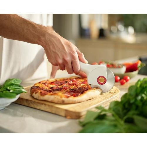 조셉조셉 Joseph Joseph Ringo Easy Clean Pizza Wheel Cutter Slicer, Stainless Steel blade, Dishwasher safe