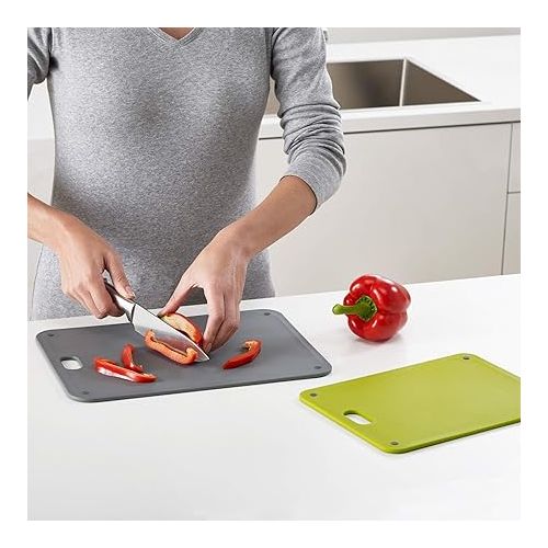 조셉조셉 Joseph Joseph DoorStore Chop Cutting Board Set with Storage Case 3M Adhesive Wall and Cabinet Door Mount, 2-Piece, Multicolored