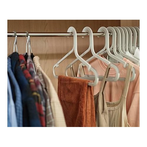 조셉조셉 Joseph Joseph Orderly Set of 5 Recycled Plastic Anti-Tangle Clothes Hangers, with Oversized Hooks and Non-Slip Grips, Ecru