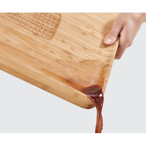 조셉조셉 Joseph Joseph 60142 Cut & Carve Bamboo Cutting Board with Food Grip and Angled Surface