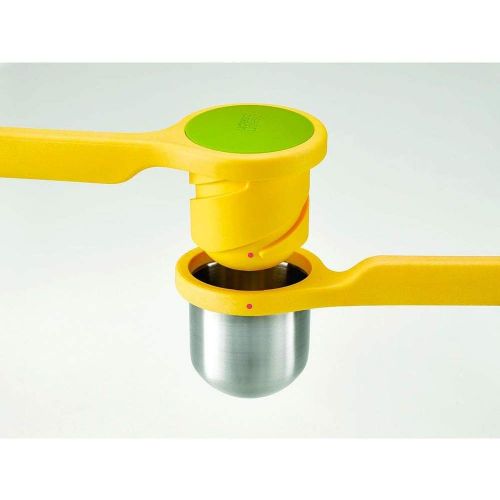 조셉조셉 Joseph Joseph 20101 Helix Citrus Juicer Ergonomic Twist-Action Hand Press Stainless Steel, Yellow