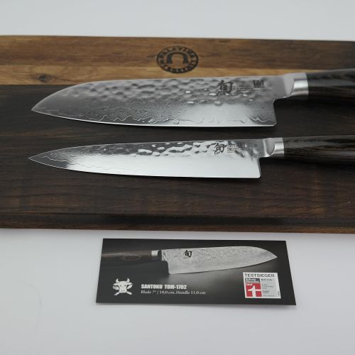  KAI/Palatina Werkstatt KAI Shun PremierTim Malzer Messerset | Santokumesser 18 cm TDM-1702 | + Allzweckmesser TDM-1701 | + handgefertigtes Schneidebrett aus altem Fassholz 30x18 cm Eiche | VK: 388,95 €