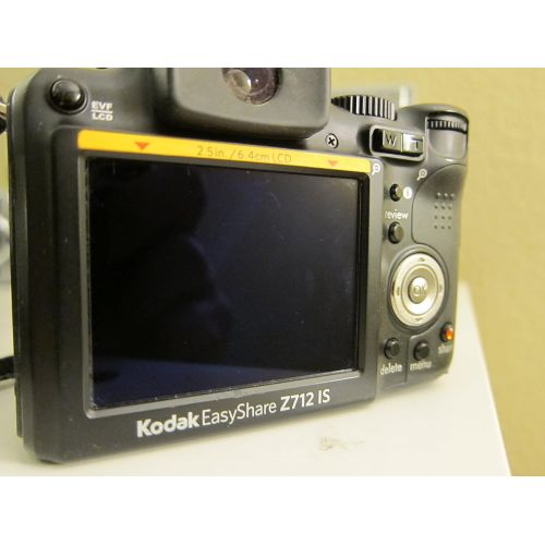  Kodak Easyshare Z712 IS 7.1 MP Digital Camera with 12xOptical Image Stabilized Zoom