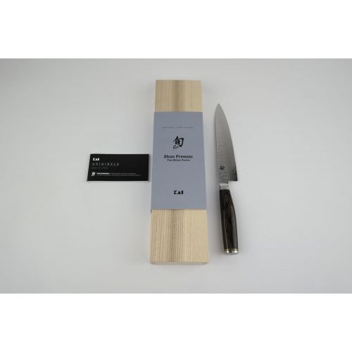  Kai Shun Premier Tim Malzer TDM-1701 Geschenkset ultrascharfes Allzweckmesser, 16.5 cm Schneidebrett (Eiche), 30x22 cm + hochwertigem Poliertuch