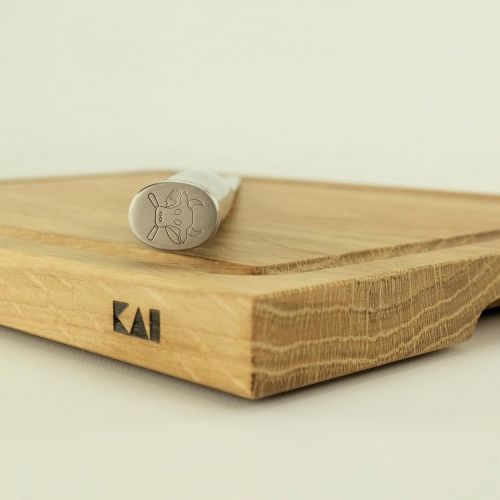  Kai Shun Premier Tim Malzer TDM-1701 Geschenkset ultrascharfes Allzweckmesser, 16.5 cm Schneidebrett (Eiche), 30x22 cm + hochwertigem Poliertuch