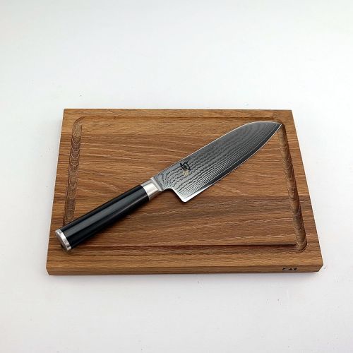  Kai Shun Classic Geschenkset DM-0727, ultrascharfes Santokumesser mit 14 cm Klinge + massives Schneidebrett (Eiche) 30x22 cm