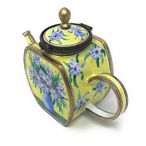  Kelvin Chen White Daisies Enameled Miniature Teapot with Hinged Lid, 4.25 Inches Long