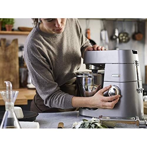  Kenwood Chef XL Titanium KVL8320S  leistungsstarke Kuechenmaschine, 6,7 l Ruehrschuessel mit Innenbeleuchtung, Easy-Lift & Interlock-Sicherheitssystem, 1700 Watt, inkl. 5-teiligem Pa