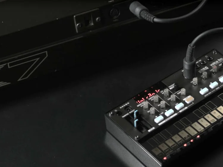  Korg Volca FM 2 Synthesizer with Sequencer