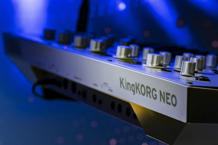  Korg KingKORG Neo 37-key Virtual Analog Synthesizer and Vocoder