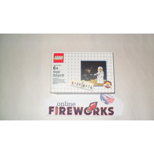  Lego Minifigure Pack Retro Classic Astronaut and Robot Set 5002812