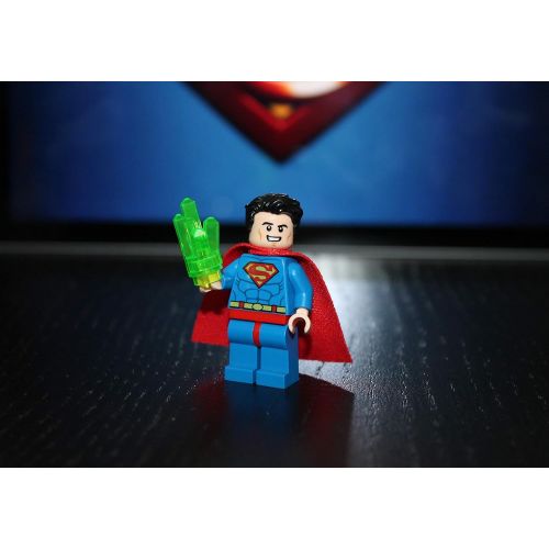  LEGO DC Super Heroes Minifigure - Superman (with Kryptonite and Display Stand) 76096