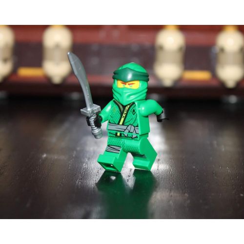  LEGO NinjaGo Legacy Minifigure - Lloyd in Sons of Garmadon Robe (with Curved Sword)