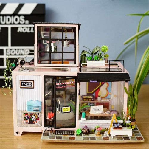  LSQR DIY Dollhouse Kevins Studio with Furniture Children Adult Miniature Wooden Doll House Model Building Kits Toy for Children Gifts