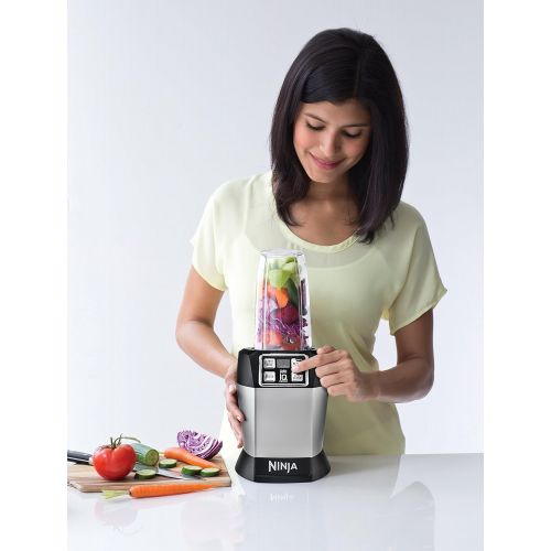 닌자 Nutri Ninja Personal Blender with 1000-Watt Auto-iQ Base to Extract Nutrients for Smoothies, Juices and Shakes and 18, 24, and 32-Ounce Cups (BL482)
