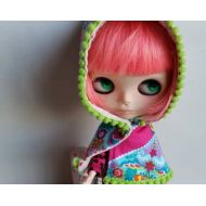 Ladyfroufrou Super Bright Riding hood rainbow colourful hooded capelet with Green pompom for Neo Blythe fairytale gothic lolita kawaii doll cloak