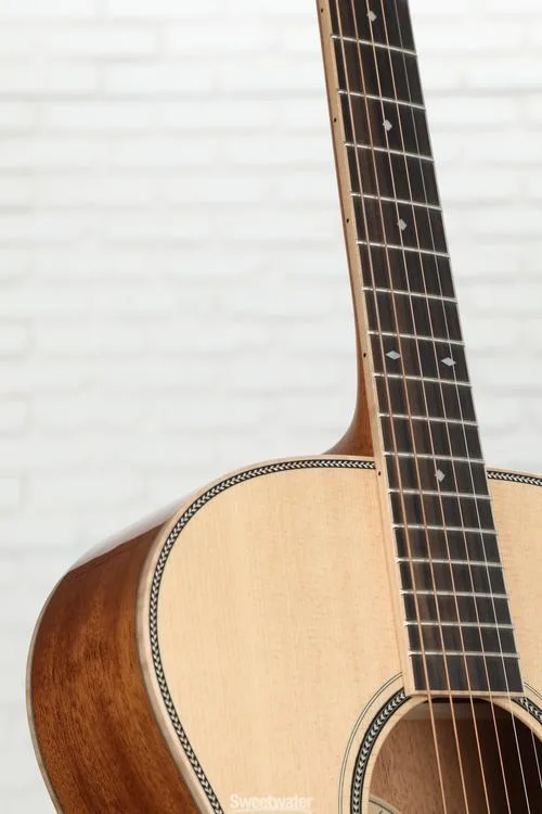  Larrivee OM-50 Acoustic Guitar Demo