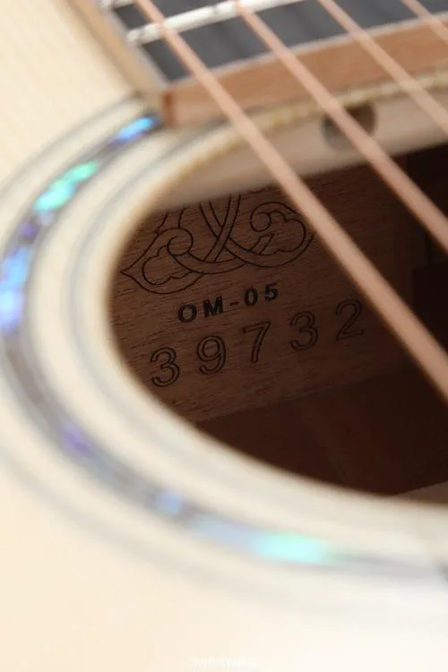  Larrivee OM-05 Acoustic Guitar - Natural Gloss
